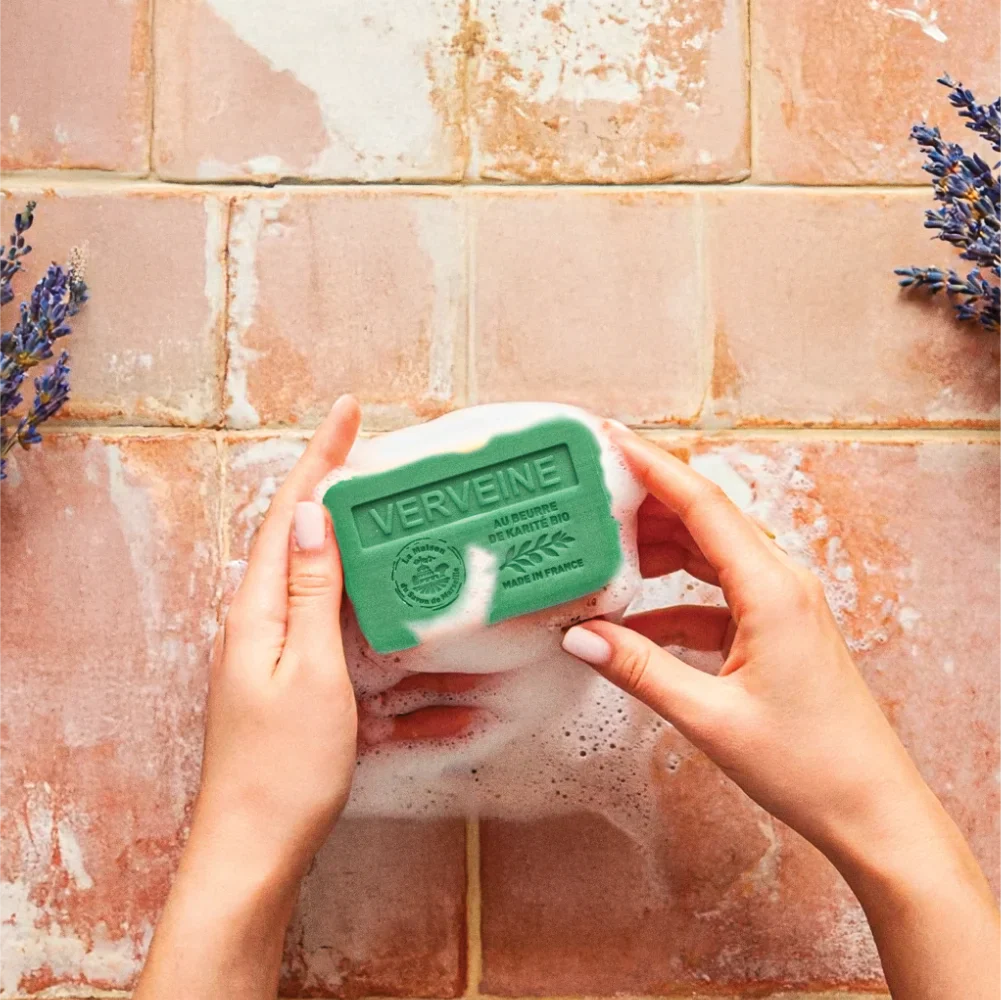 Savon solide parfumé à la verveine – Au beurre de karité bio 250g