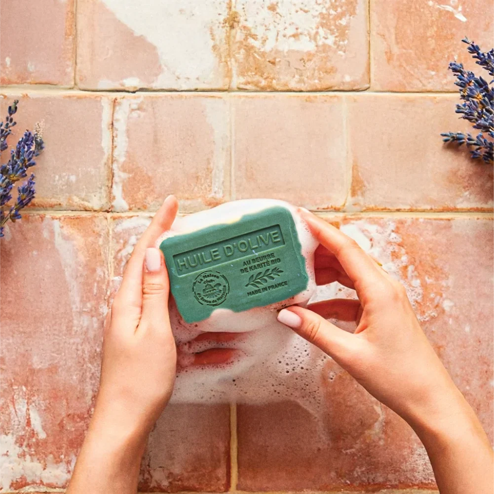 Savon solide parfumé à l'Huile d'Olive - Au beurre de karité bio 250g